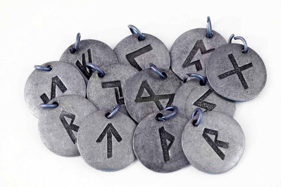 Tirada de Runas . Runas Vikingas. Lectura de Runas